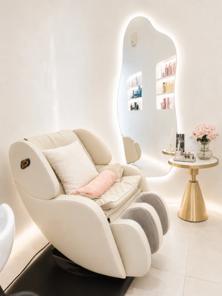 Salon space — wide / tall