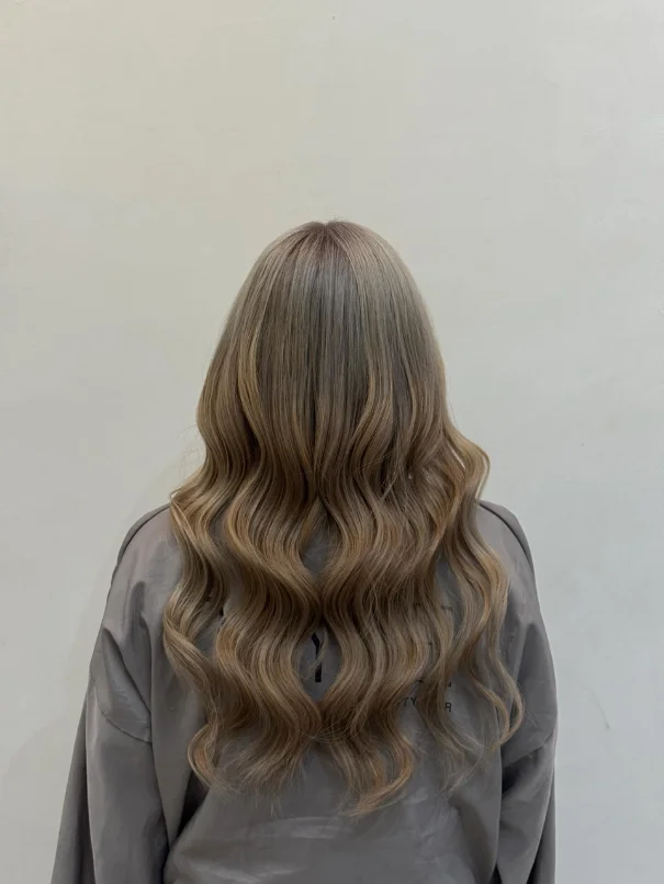 Bleach / Highlight / Balayage photo 1/10