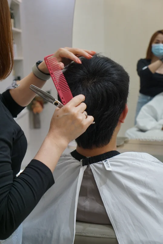 Men's Haircut photo 2/10
